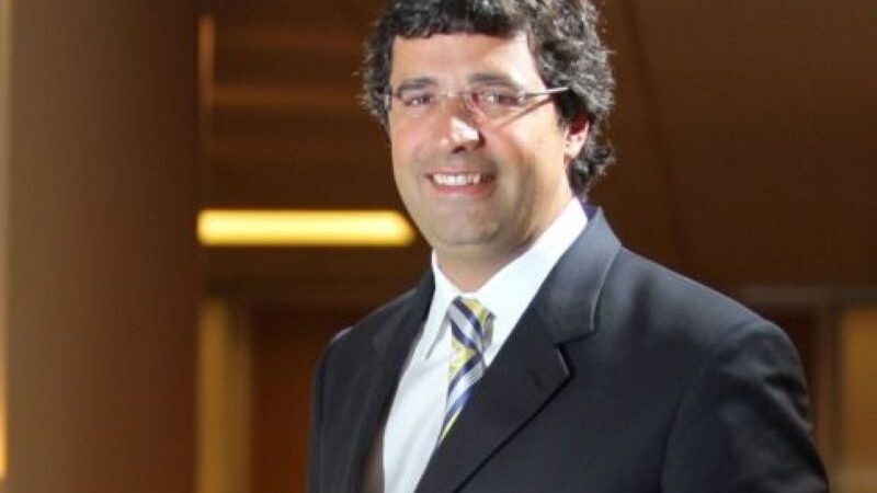 André Esteves consolida controle da Estapar e transforma estacionamentos em ativo estratégico