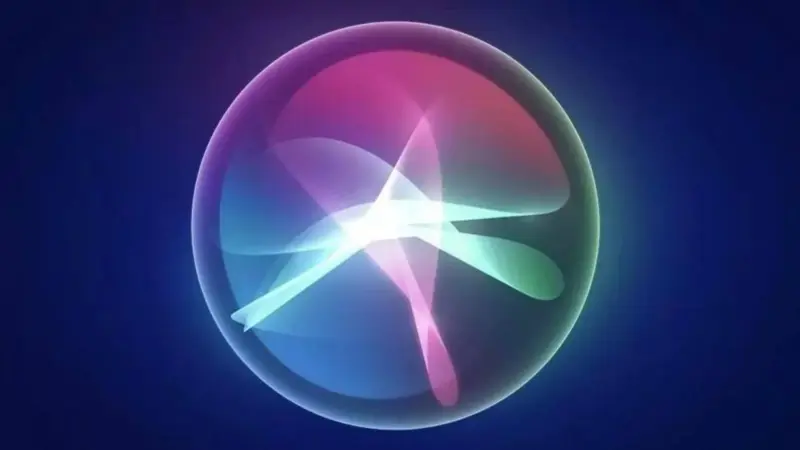 Siri deve permitir integração com chatbots como Claude e Google Gemini no iOS 27