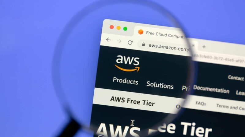 Irã realiza ataques com drones contra centros de dados da Amazon no Bahrein e nos Emirados Árabes Unidos