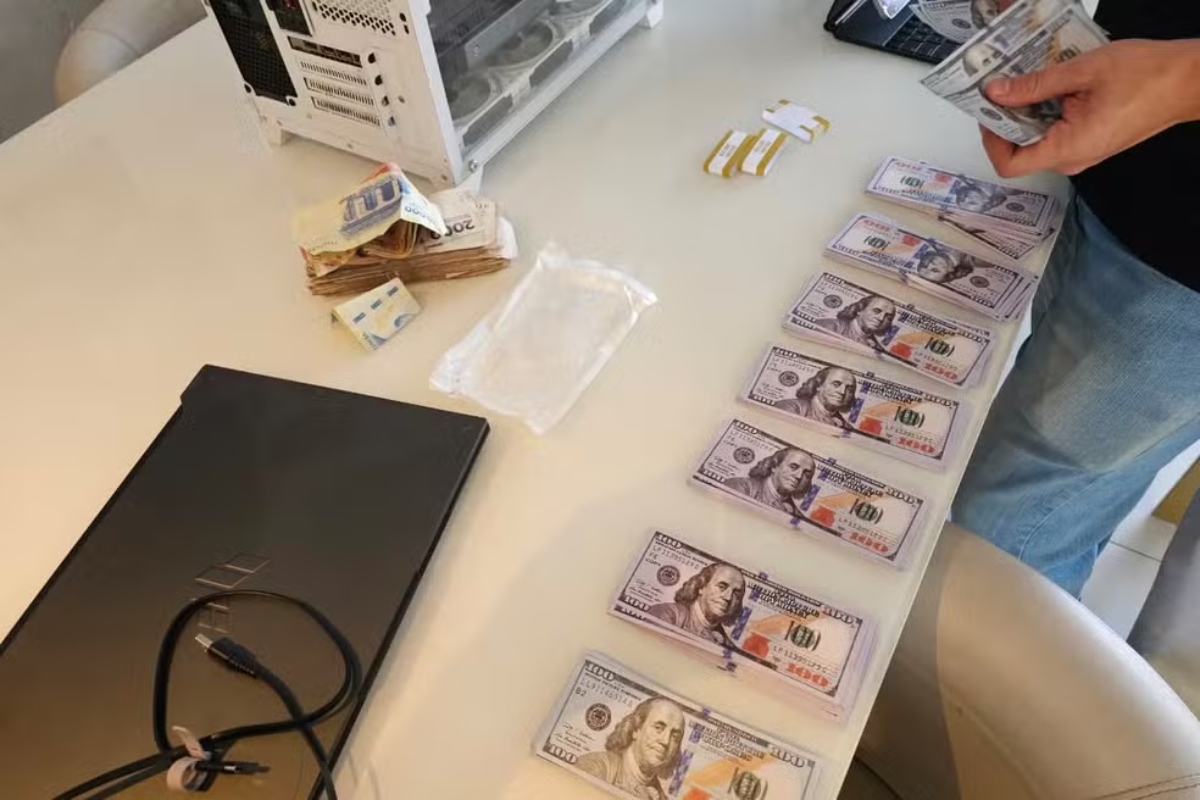 Polícia apreende cerca de 40 mil dólares cenográficos na casa de Bia Miranda