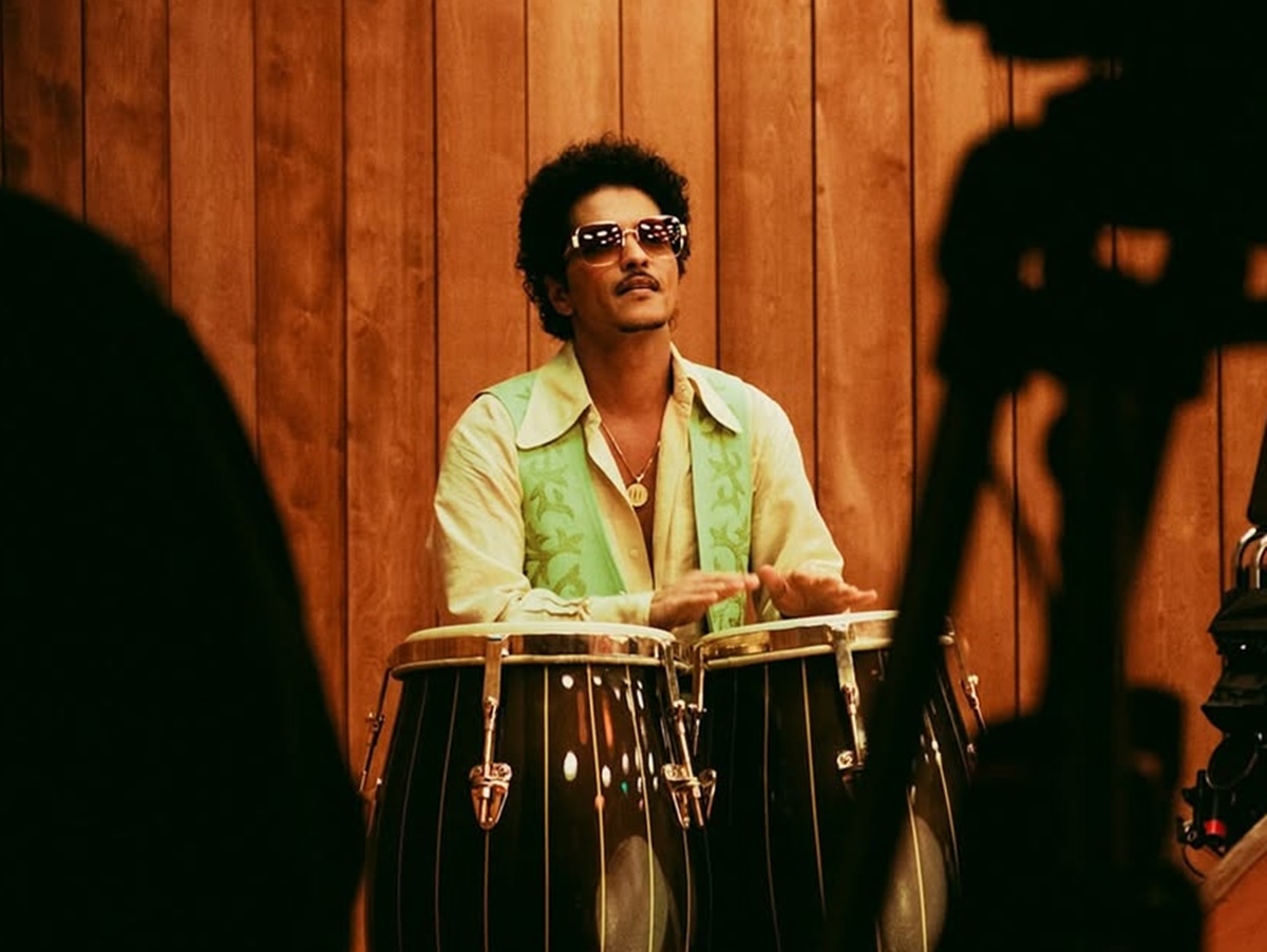 Bruno Mars responde após ser acusado de curtir vídeo que chama Taylor Swift de “sem talento”