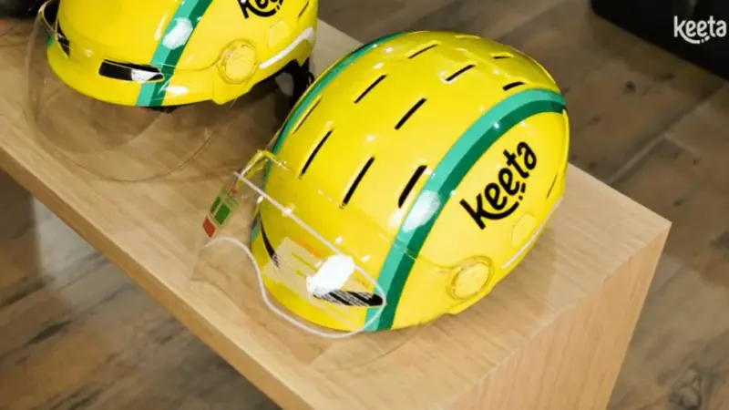 Keeta inicia distribuição de capacetes inteligentes para entregadores em São Paulo