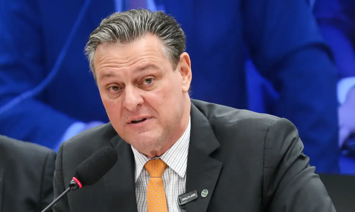 Brasil e União Europeia iniciam comércio com tarifa preferencial a partir de 1º de maio, diz Fávaro