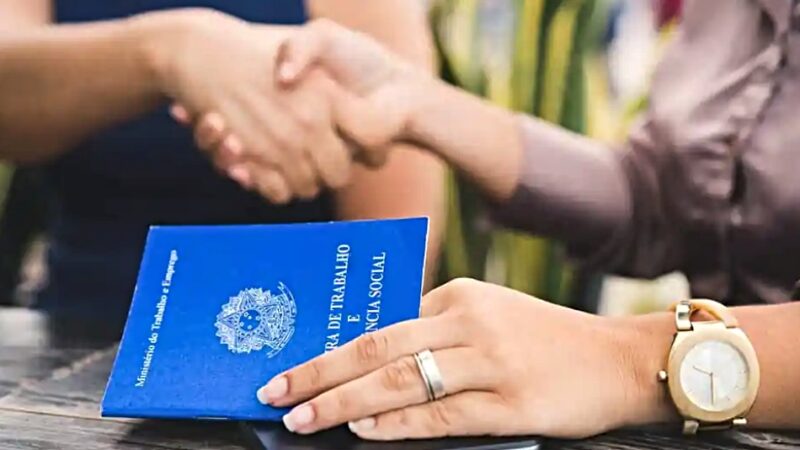 Brasil criou 255.321 postos de trabalho com carteira assinada em fevereiro