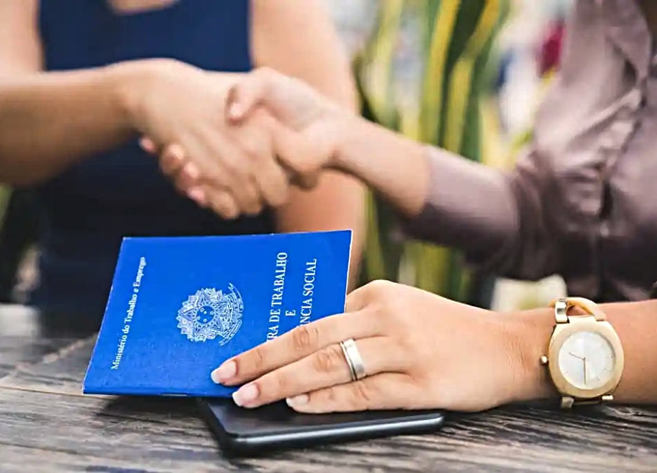 Brasil criou 255.321 postos de trabalho com carteira assinada em fevereiro