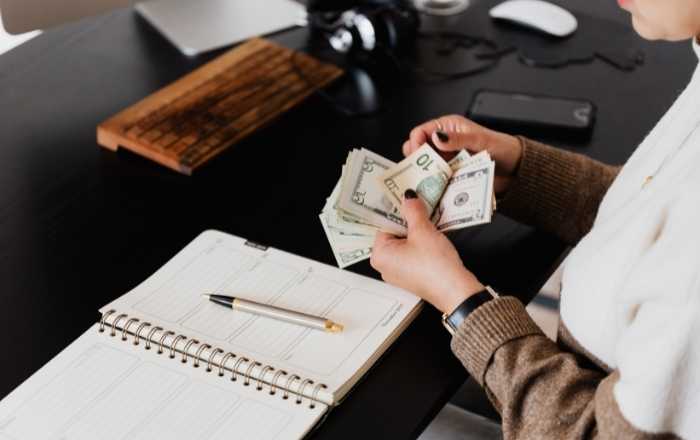 Como ganhar R$ 100 por dia trabalhando pela internet, segundo publicação da Mobills