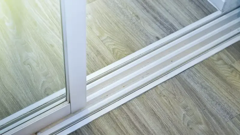 Quando vale a pena usar portas de correr em apartamentos