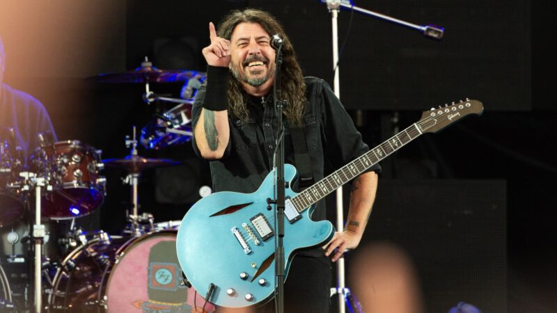 Dave Grohl diz fazer terapia seis dias por semana e comenta infidelidade e luto