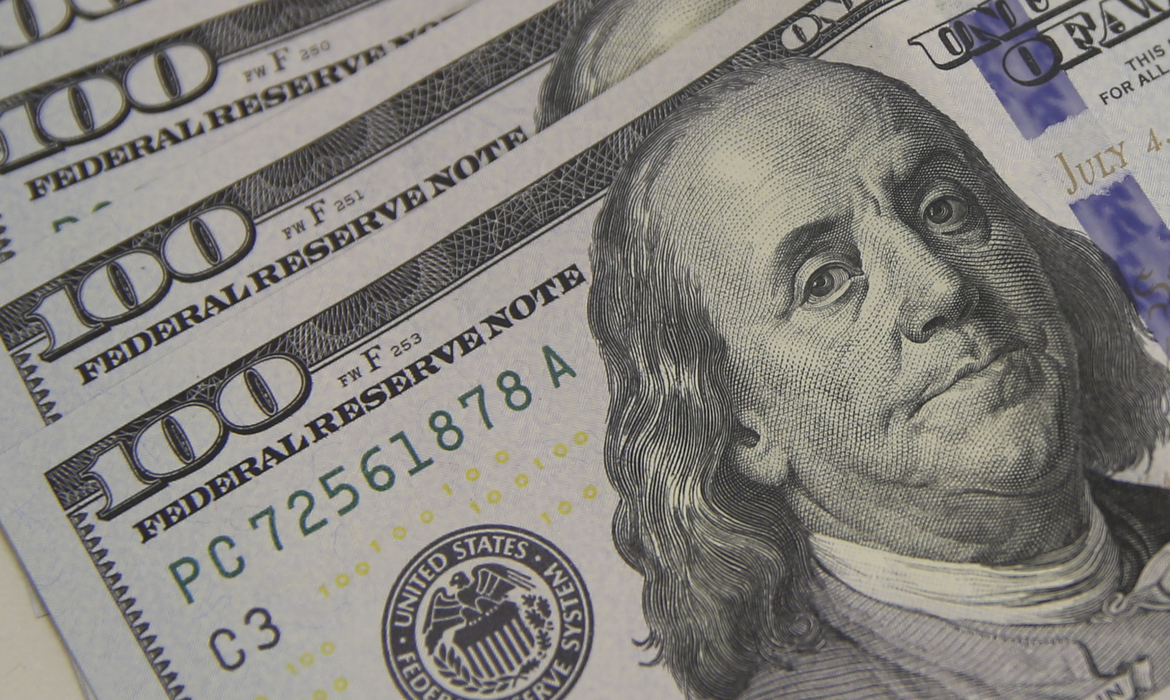 Dólar recua a R$ 5,165 após declaração de Trump sobre fim próximo do conflito