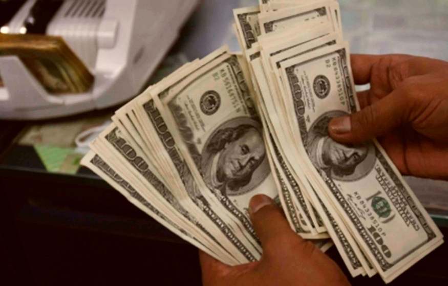 Dólar recua para R$ 5,24 em dia de correção após alta matinal