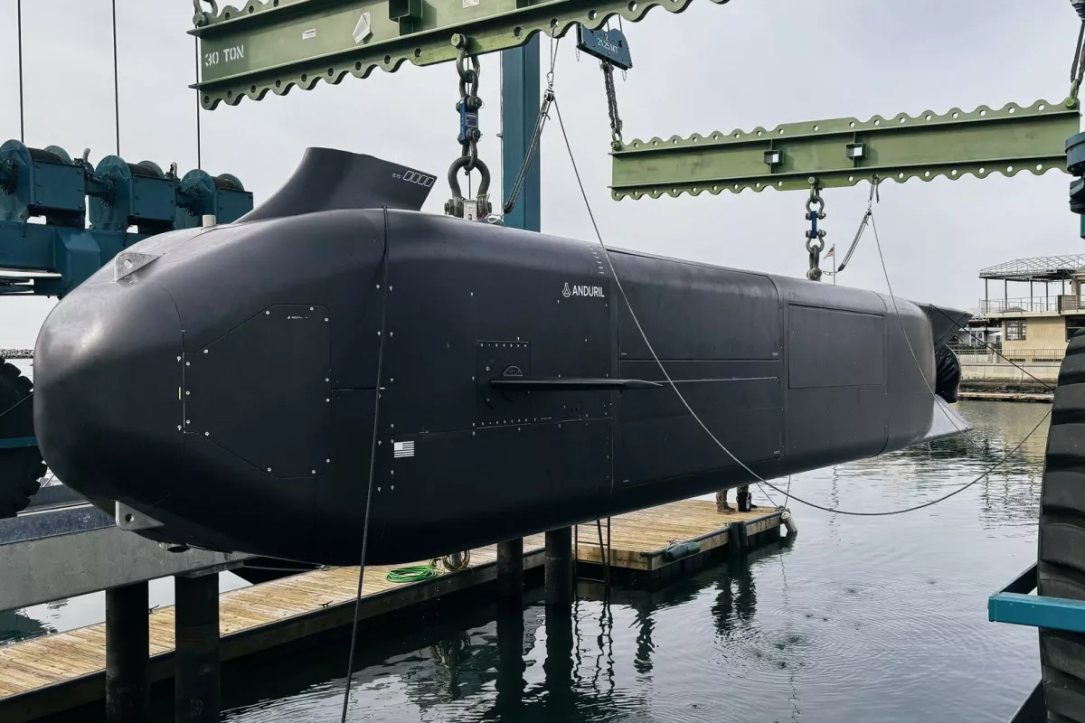 Marinha dos EUA escolhe Dive-XL, submarino autônomo, para lançar enxames de drones subaquáticos