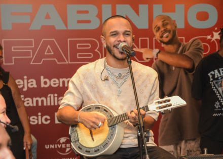 Fabinho assina com a Universal Music Brasil e inicia nova etapa na carreira