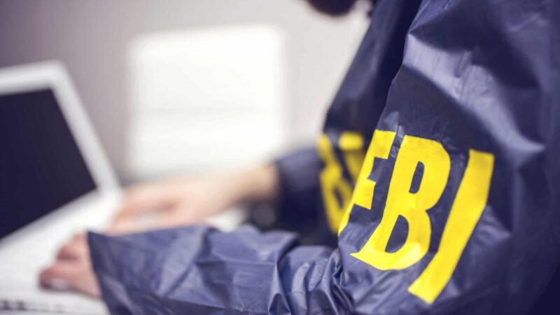 Milhares de contas de autoridades dos EUA em apps de mensagem foram invadidas por hackers russos, dizem agências