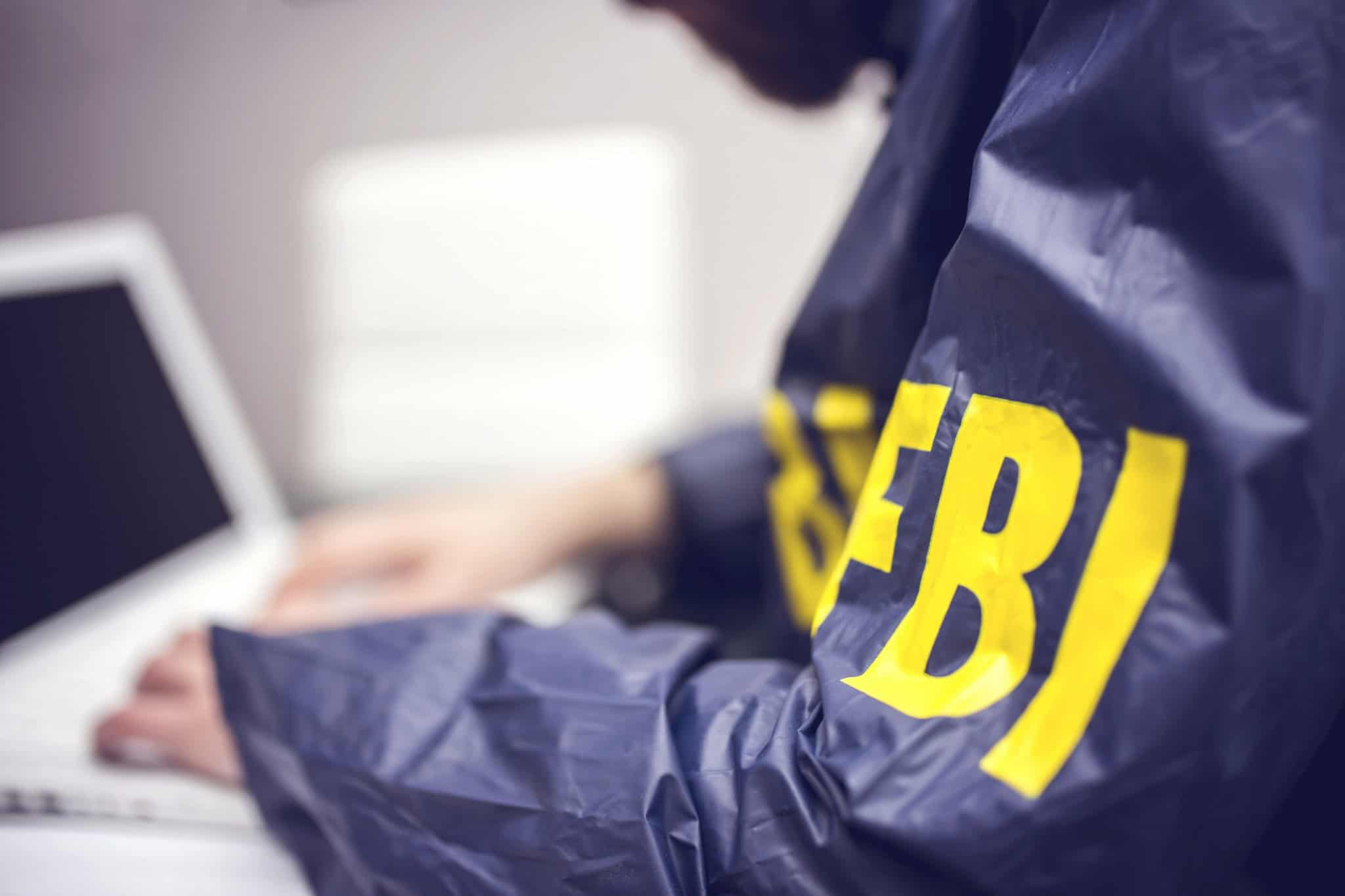 Milhares de contas de autoridades dos EUA em apps de mensagem foram invadidas por hackers russos, dizem agências