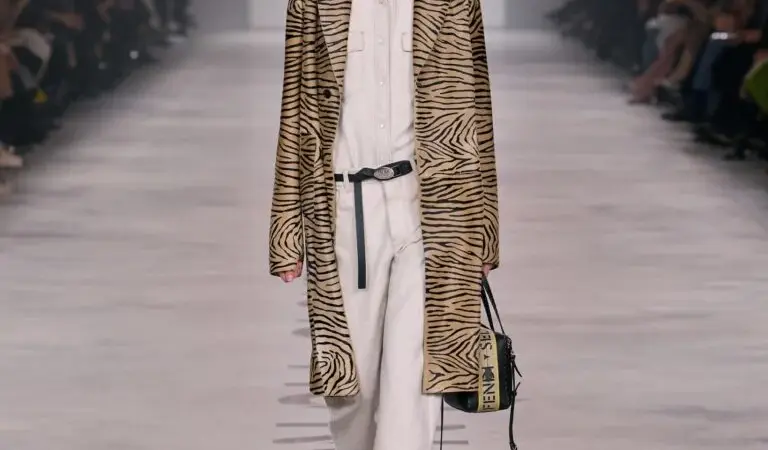Fendi reestreia Maria Grazia Chiuri com coleção pragmática na Semana de Moda de Milão