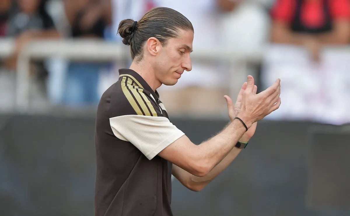 Flamengo goleia Madureira por 7 a 0 com estratégia agressiva de Filipe Luís