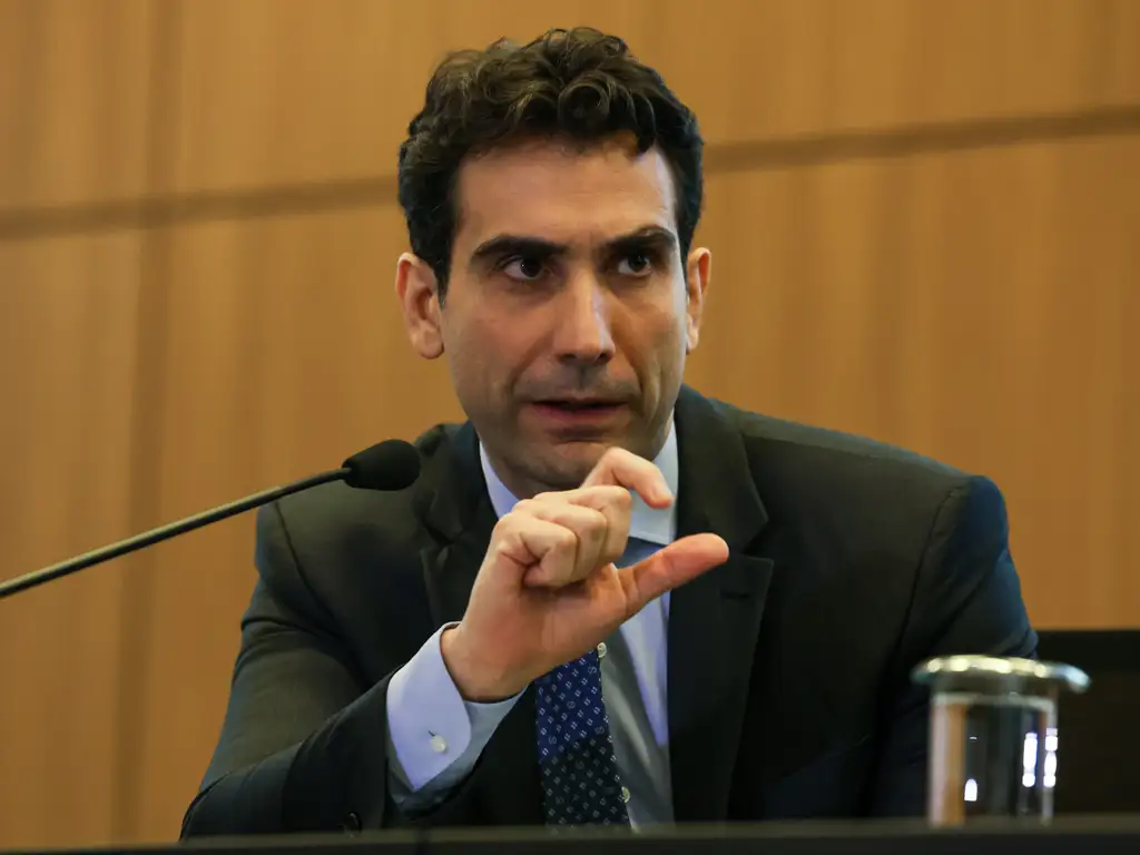 Galípolo diz que postura conservadora do BC deixa instituição em melhor posição para enfrentar choque do petróleo