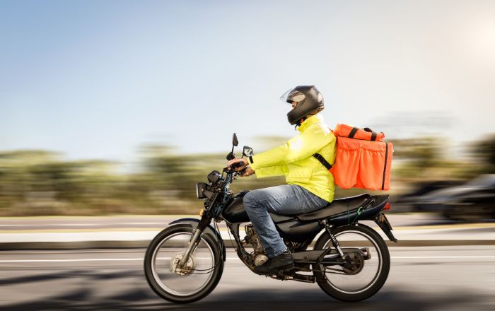 Como ganhar dinheiro com entregas: guia reúne orientações para complementar a renda
