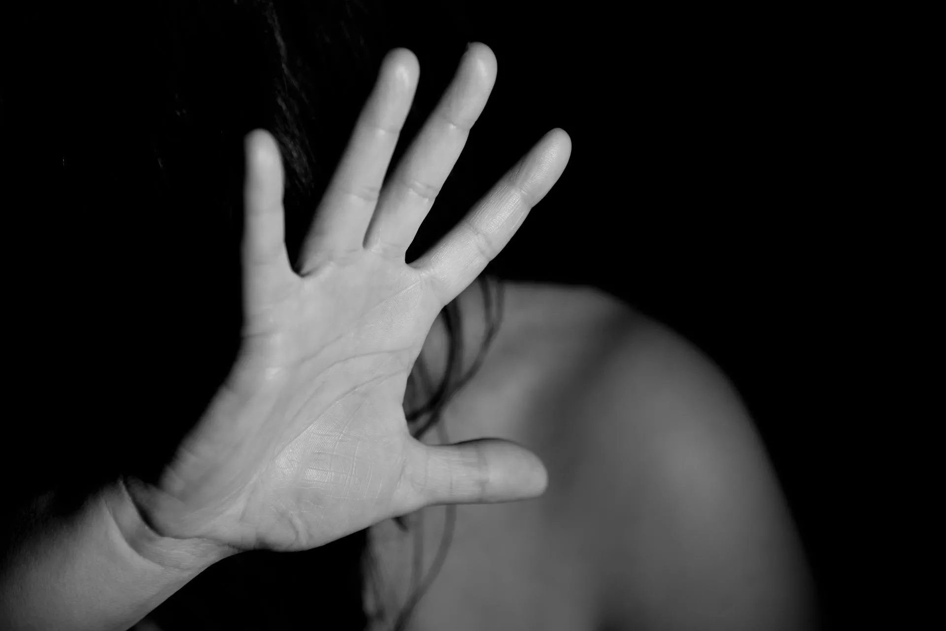 Senado aprova projeto que amplia uso de tornozeleira por agressores de mulheres