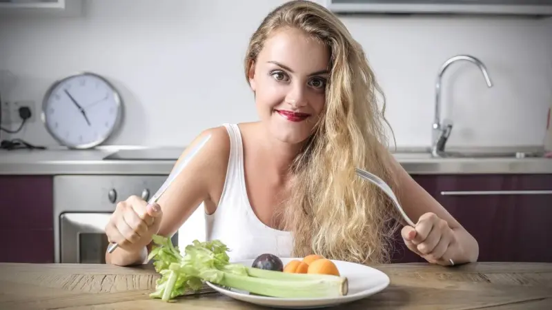 Comer de três em três horas: mito ou recomendação válida em 2026?