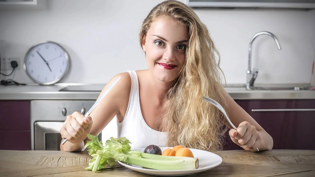 Comer de três em três horas: mito ou recomendação válida em 2026?