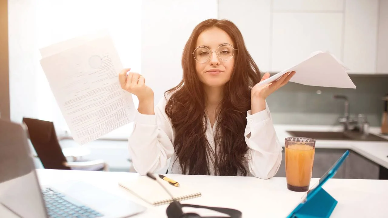 Hábitos noturnos que prejudicam a saúde mental e o desempenho no trabalho