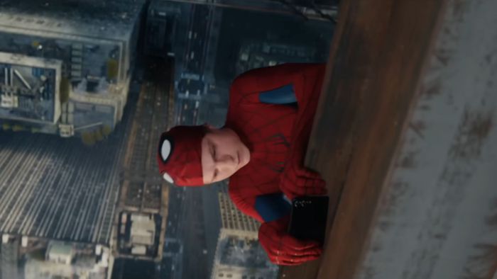 Homem-Aranha aparece usando Galaxy Z Flip no trailer de “Um Novo Dia”