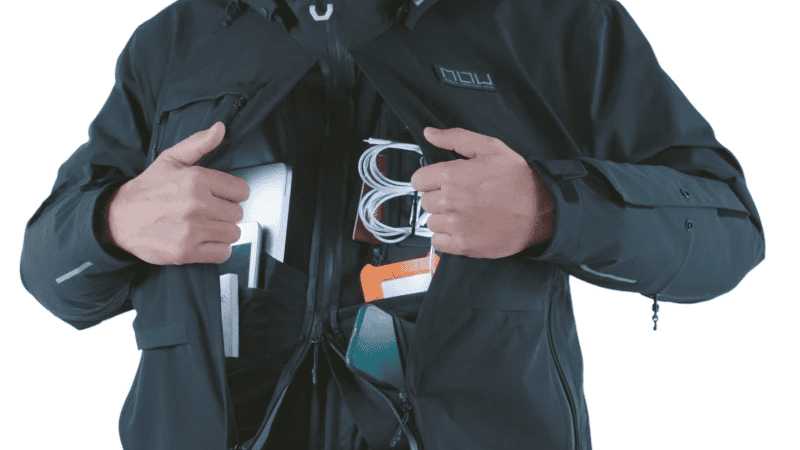 Jaqueta Isola26 promete substituir mochilas com 26 bolsos e espaço para notebook