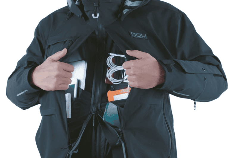 Jaqueta Isola26 promete substituir mochilas com 26 bolsos e espaço para notebook