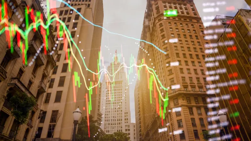 Ibovespa fecha em alta e dólar recua para R$ 5,16 após declarações de Trump