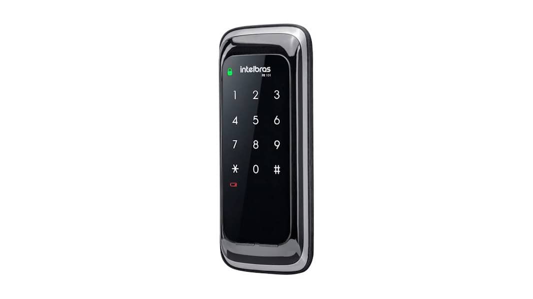 Fechadura digital Intelbras FR 101 chega em oferta com abertura por senha