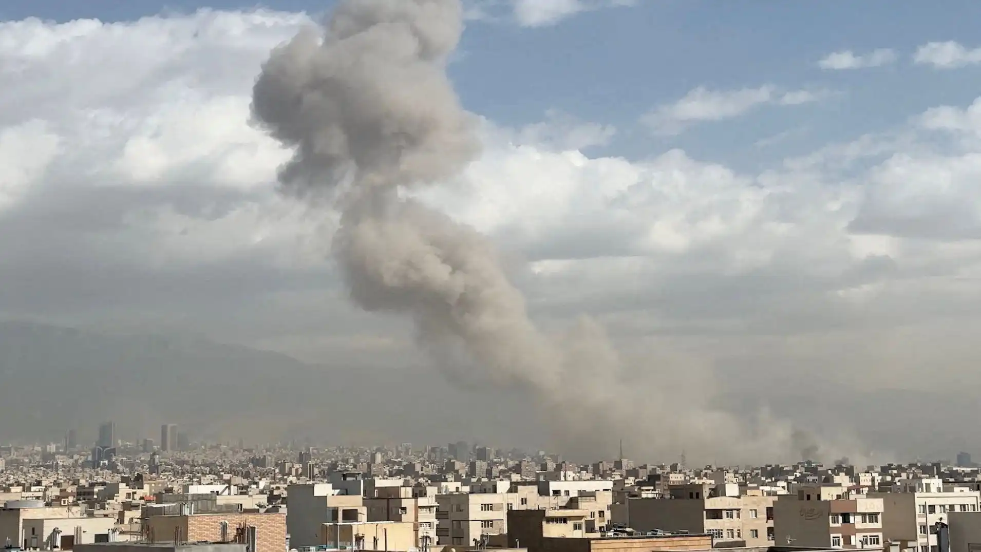 Iranianos relatam sensação de abandono do governo durante ataques dos EUA e Israel a Teerã
