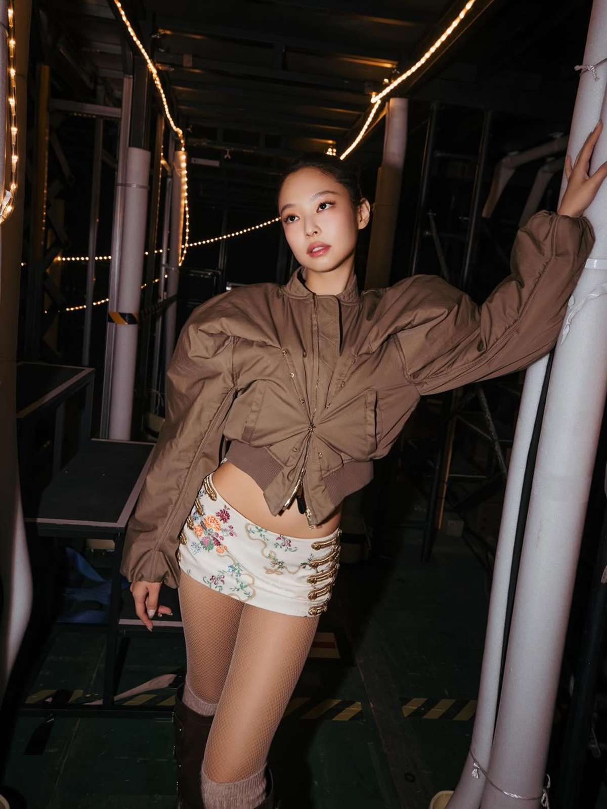 Jennie, do BLACKPINK, reclama de assédio por autógrafos durante passeio em Paris: “Posso viver o meu dia?”