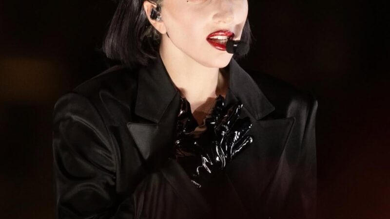 Lady Gaga celebra um ano de “MAYHEM” e destaca megashow em Copacabana