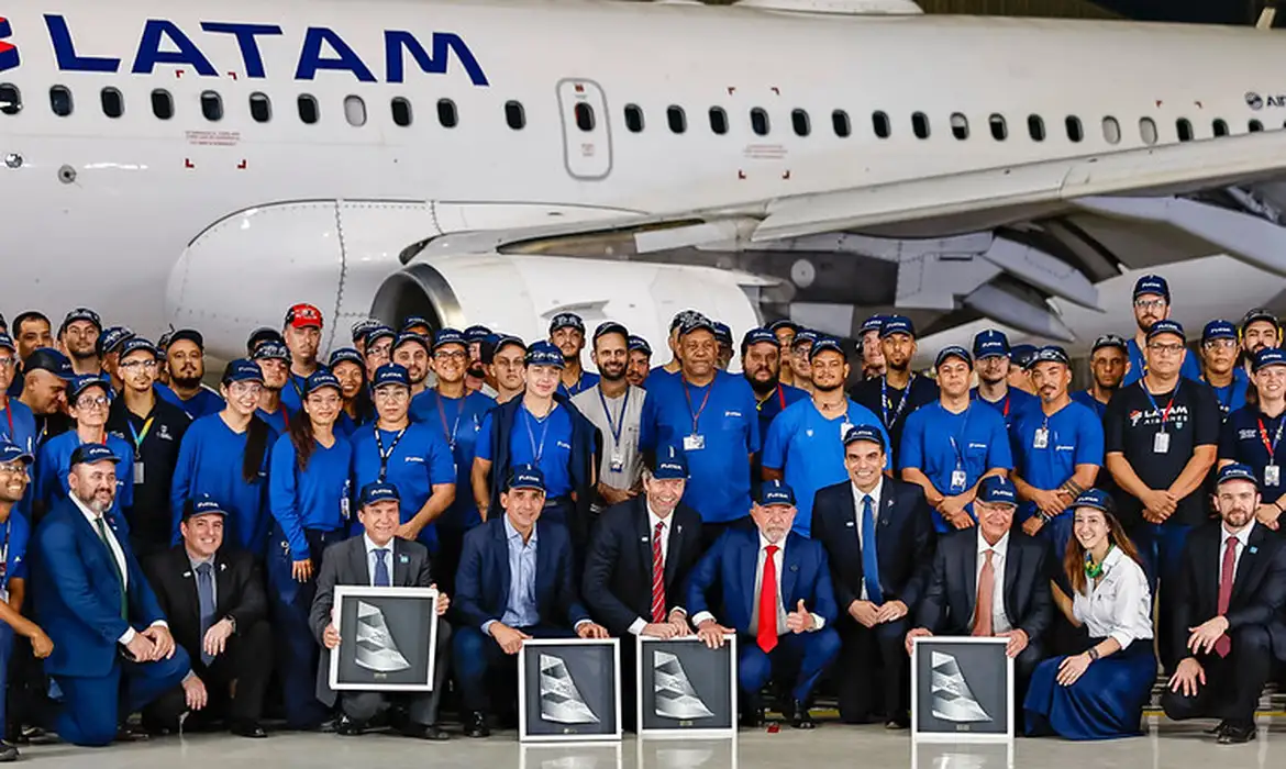 Latam incorpora 24 jatos Embraer à frota em cerimônia em São Carlos