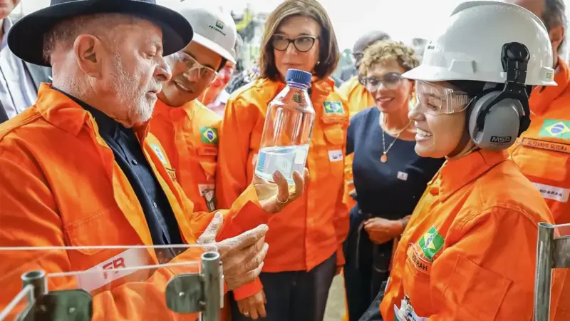 Lula propõe criação de reserva estratégica de combustíveis para proteger abastecimento