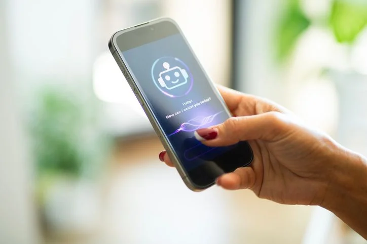 Bots de IA podem reforçar delírios psicóticos, aponta estudo