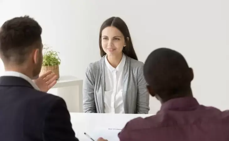 Mulheres recebem 21,2% menos que homens em empresas com 100 ou mais empregados, aponta relatório