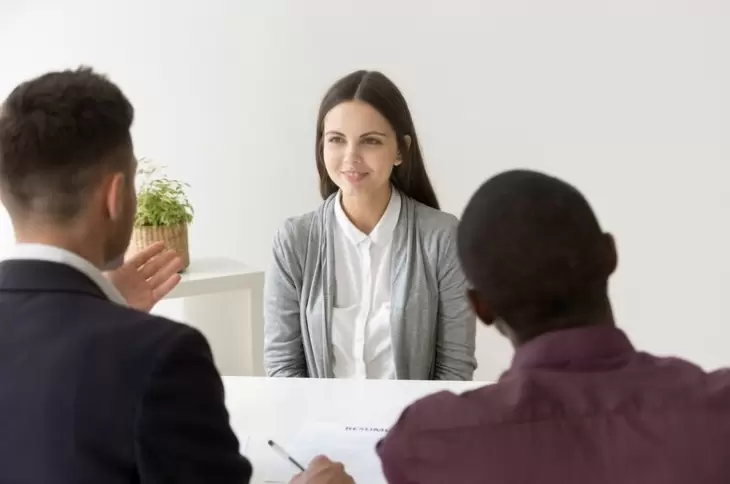 Mulheres recebem 21,2% menos que homens em empresas com 100 ou mais empregados, aponta relatório