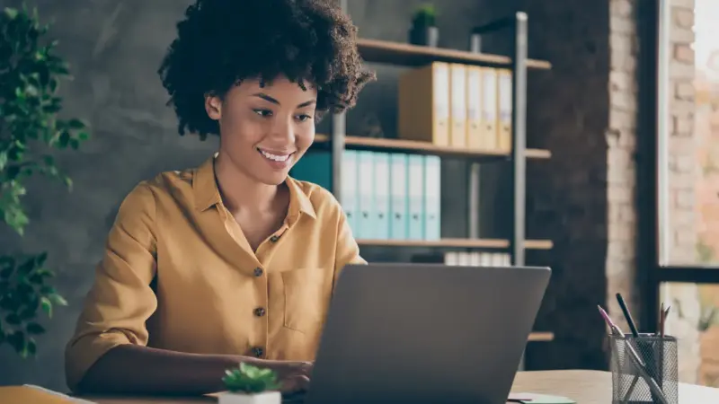 Mulheres são 26,7% dos investidores em renda variável na B3, aponta levantamento