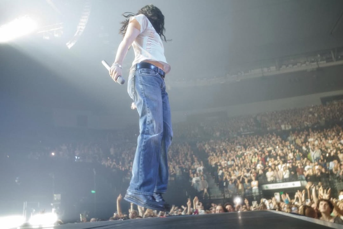 Lorde encerra maratona na América Latina com set equilibrado no Lollapalooza Brasil