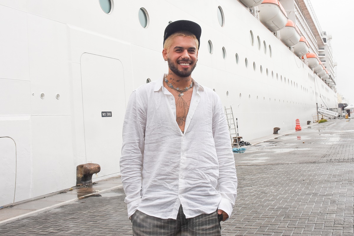 Zé Felipe mostra nova tatuagem próxima à virilha e repercute nas redes