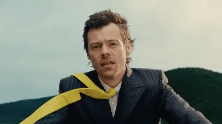 Harry Styles estreia clipe de “American Girls” e mostra cenas que remetem ao cinema