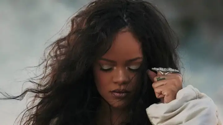Mulher identificada como suspeita de atirar contra casa de Rihanna em Los Angeles
