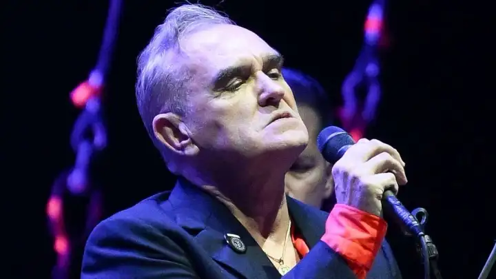 Morrissey desmarca apresentação em Valência após não conseguir dormir por barulho do festival Las Fallas