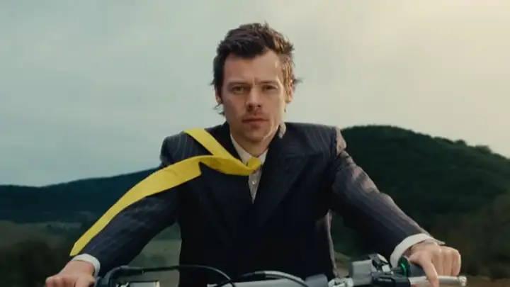 Harry Styles estreia “American Girls” no topo da parada de singles do Reino Unido