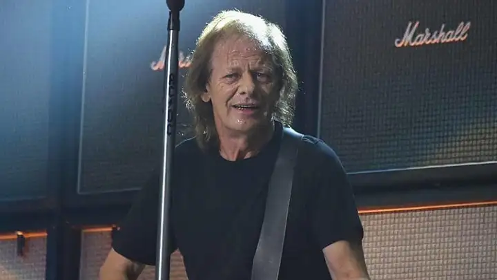 Guitarrista do AC/DC Stevie Young é hospitalizado em Buenos Aires após mal-estar