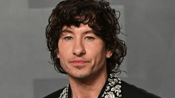 Barry Keoghan diz sofrer ataques online após término com Sabrina Carpenter