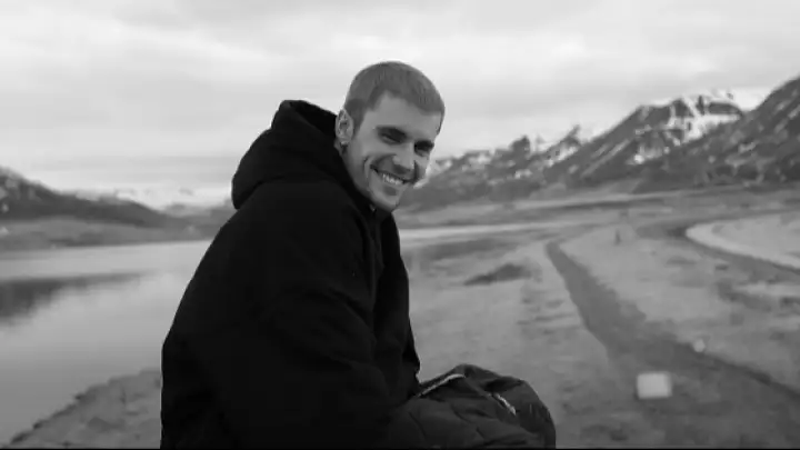 Justin Bieber retorna aos palcos dos EUA com show no Roxy após quatro anos