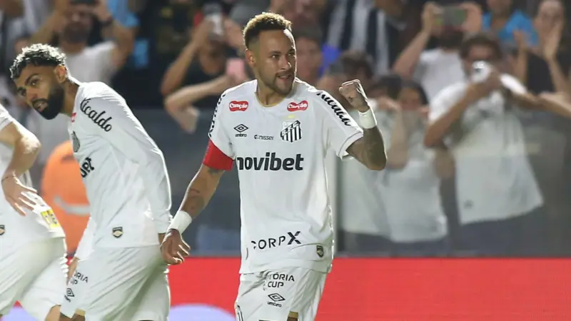 Cuca projeta Santos competitivo em 2026 e confirma ausência de Neymar contra o Cruzeiro